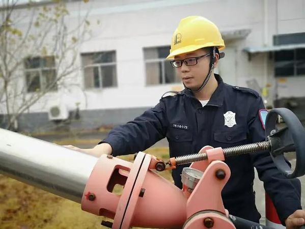 应急救援员考证：年薪6万+政府补贴