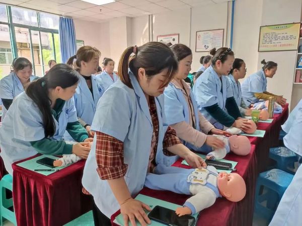 育婴师和月嫂傻傻分不清？一篇看懂！