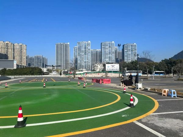 学无人机，找正规培训学校，别信“不用到场”的宣传