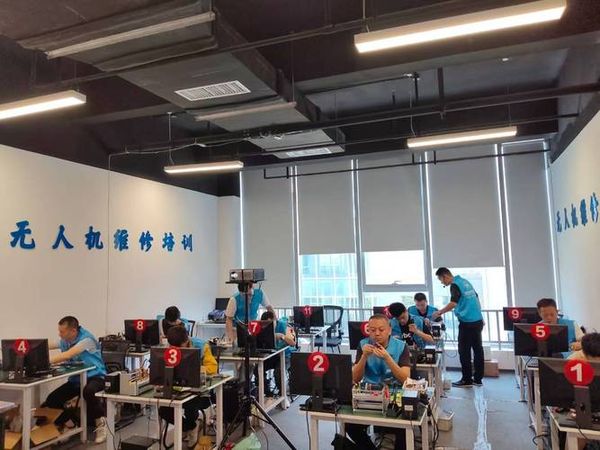 无人机维修培训去哪学？正规考证+本地安排考试