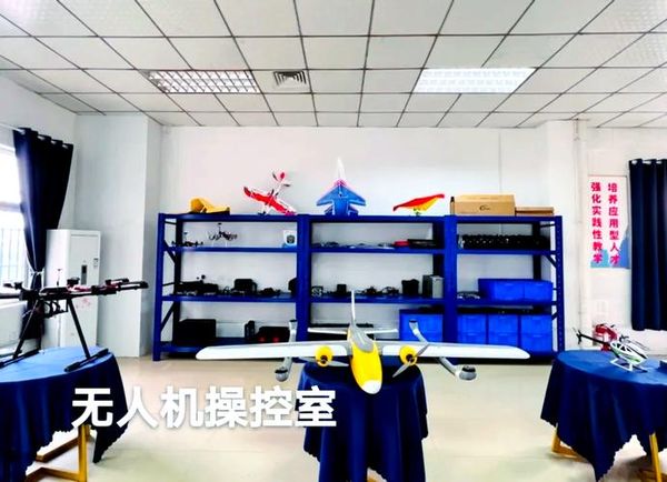 无人机专修学校怎么选？这几点帮你避坑✈️