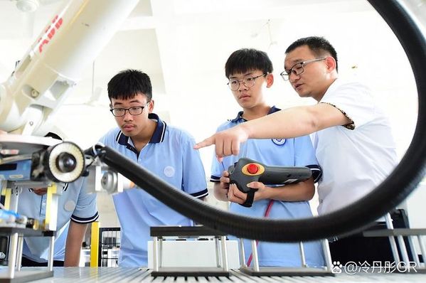 想学无人机去正规学校🚁