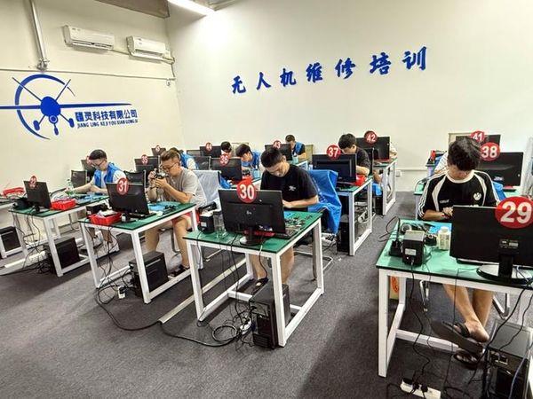 想学修无人机去哪找靠谱学校？🤖